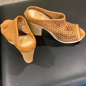 Dolce vita camel heel